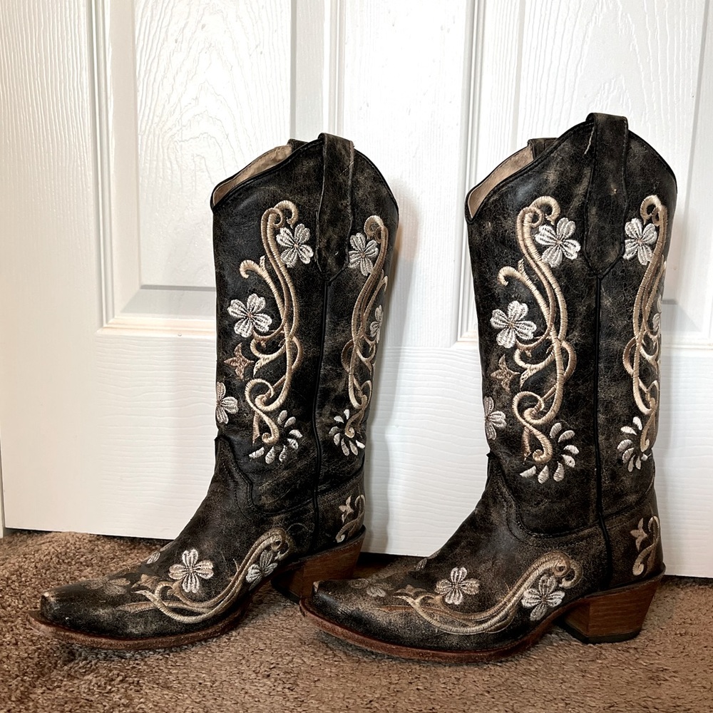 CORRAL floral cowboy boots